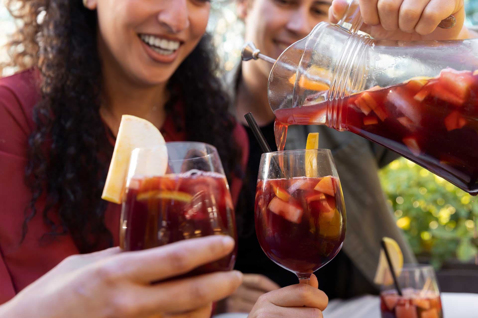 Receta sangría en jarra para compartir con amigos